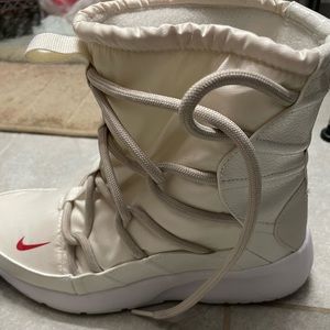 Nike Tanjun boots